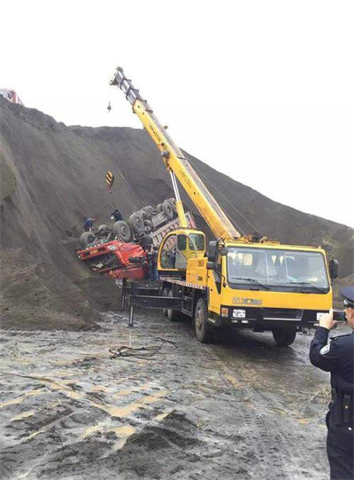 阳朔上犹道路救援